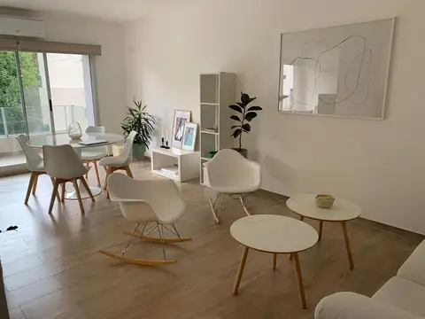 Alquiler, excelente departamento en Punta Chica, 2 dormitorios contrafrente a jardin, impecable
