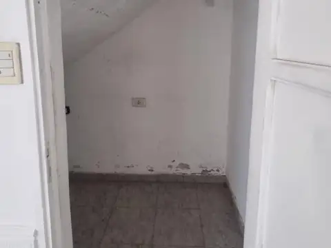 Alquilo Salón Comercial y Galpón en Godoy Cruz