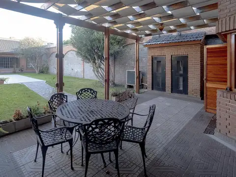 Casa en Venta en Villa Sarmiento, USD 482.000