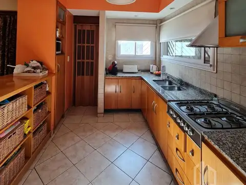 Casa 5 ambientes con 1 baño