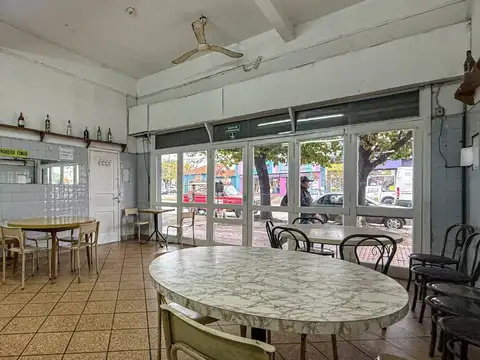 Avenida Jacinto Peralta Ramos 2000