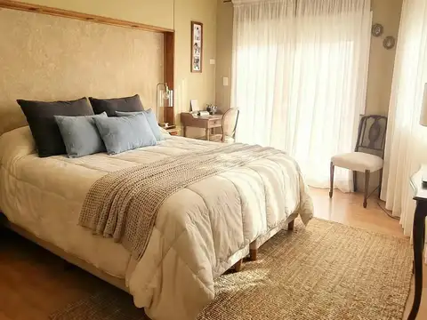 PH UNICO, igual a una CASA. 4 Dorm – Terraza Propia c/Parrilla – Sin Expensas