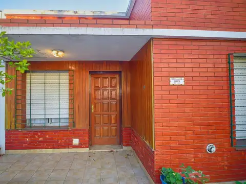 CASA EN VENTA FLORENCIO VARELA 2 DORMITORIOS PATIO