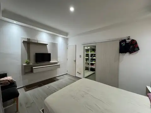 Casa en Alquiler con 2 cocheras