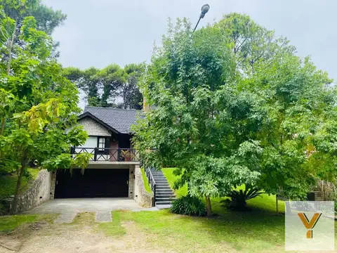 Casa en venta - 5 Dormitorios 4 Baños - Pinamar