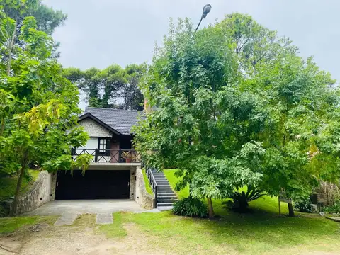 Casa en venta - 5 Dormitorios 4 Baños - Pinamar