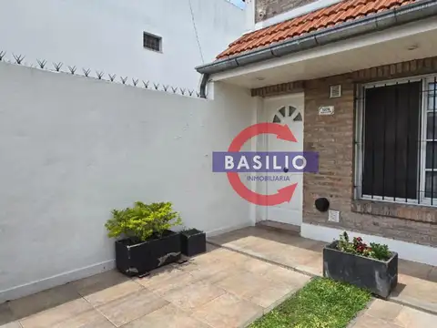 VENTA BUEN DUPLEX 3 AMBIENTES CON DOBLE COCHERA Y PARRILLA EN CARAPACHAY
