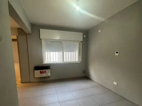 Casa en Alquiler con 2 cocheras
