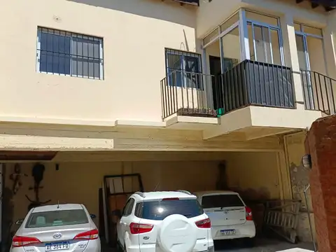 PH de 2 ambientes en Valentín Alsina - Cochera