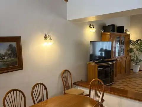 Casa en Venta con 3 cocheras