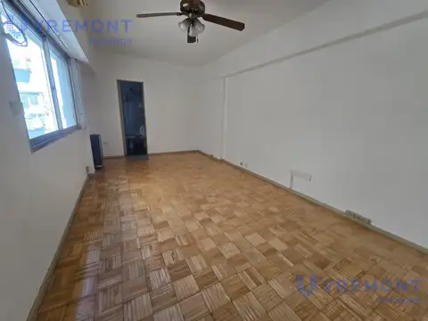 Peron al 4100 monoambiente frente al Hospital Italiano