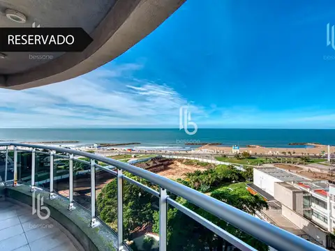 Piso con quincho propio y terraza con vista al mar y Plaza España