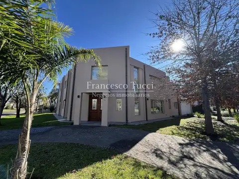Casa en venta 5 ambientes en Weston