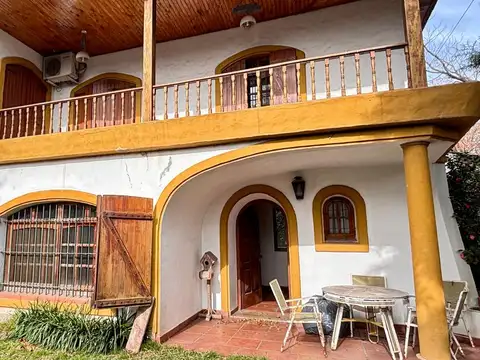 Casa en Venta con 3 cocheras