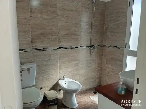 HERMOSA CASA CON CERCANIA Y VISTAS AL LAGO