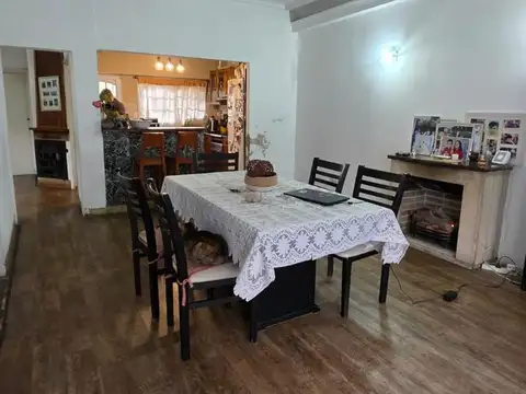 Casa en Venta con 3 cocheras