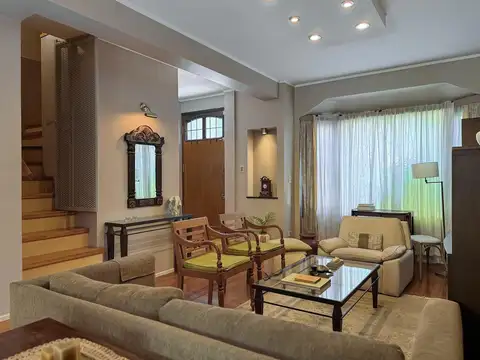 Casa 4 ambientes con 2 baños