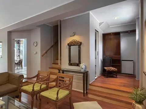 Casa en Venta con 2 cocheras