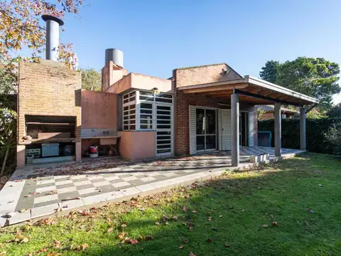 Casa tipo quincho venta Gonnet