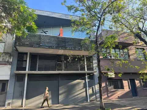 Edificio en block. Depósito/Local con oficina. Dos viviendas
