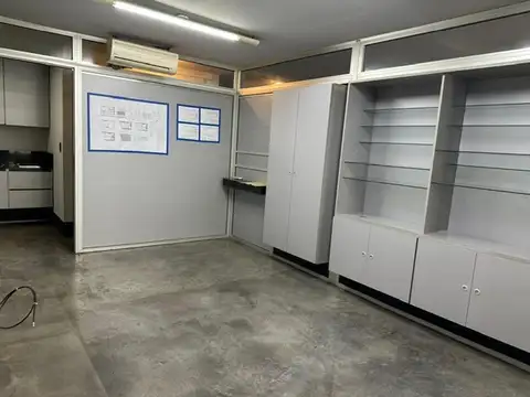 Edificio en block. Depósito/Local con oficina. Dos viviendas