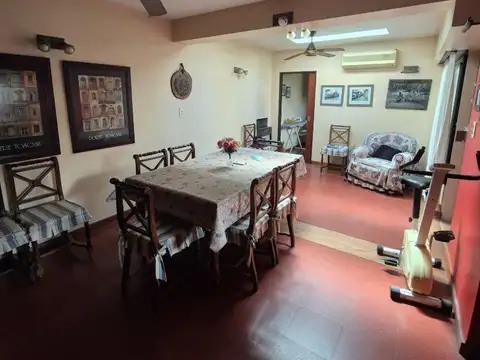 Casa 5 ambientes con 4 baños
