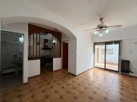Aquino 5600, Piso 1