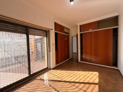 Aquino 5600, Piso 1