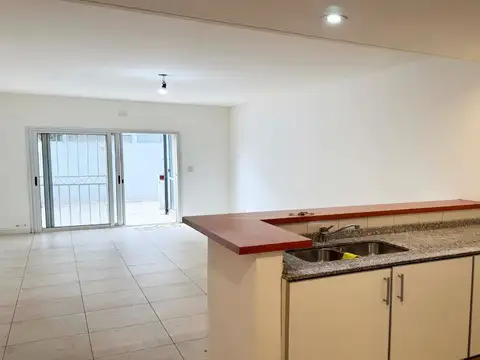 Depto Tipo Casa 2 ambientes con 1 baño