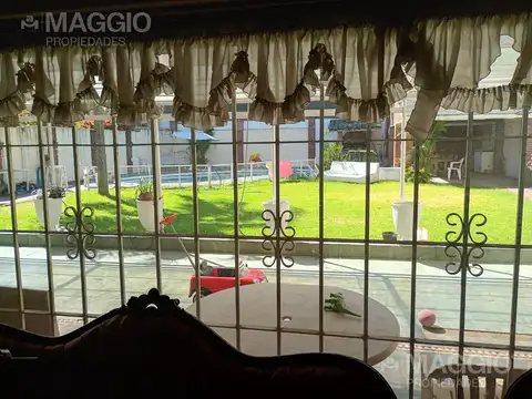 Casa 6 ambientes con 4 baños