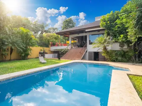 Casa única a la venta sobre la Costanera!