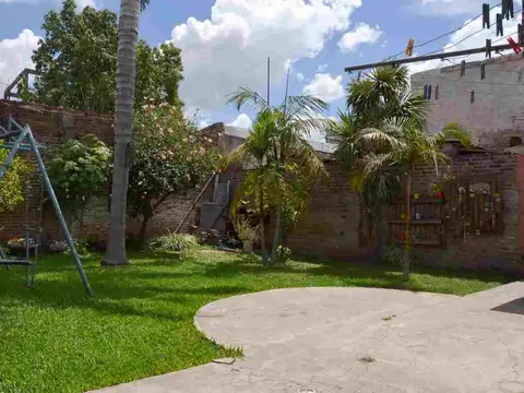 VENTA CASA AMBIENTES CON JARDIN EN I.CASANOVA