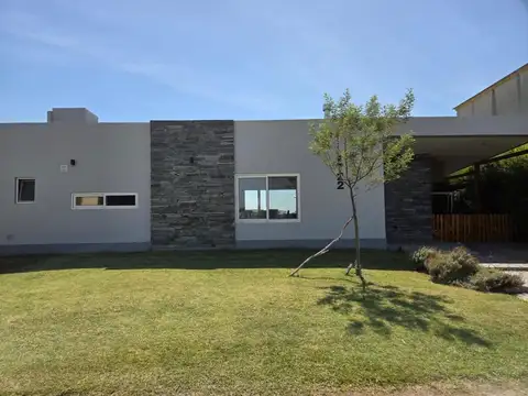 Casa 4 ambientes con 4 baños