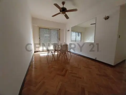 Venta departamento de 2 ambientes con balcón en Floresta. Apto Crédito