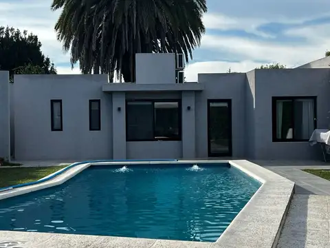 Casa 7 ambientes con 2 baños