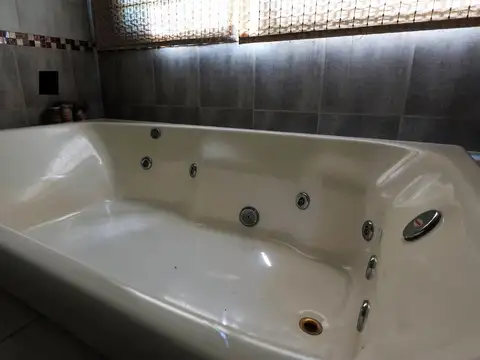 Casa 6 ambientes con 3 baños