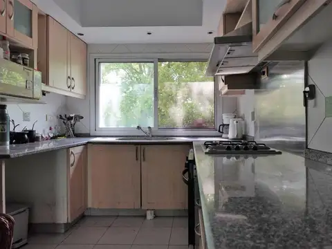 Casa 6 ambientes con 3 baños