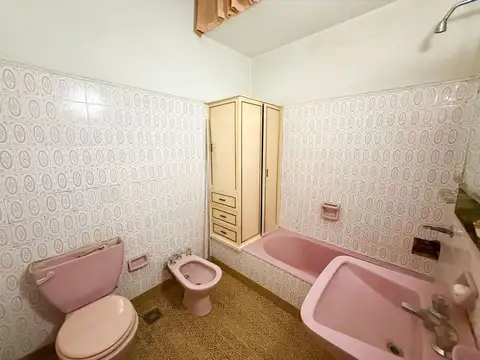 Casa 6 ambientes con 2 baños