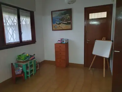 Casa 6 ambientes con 2 baños