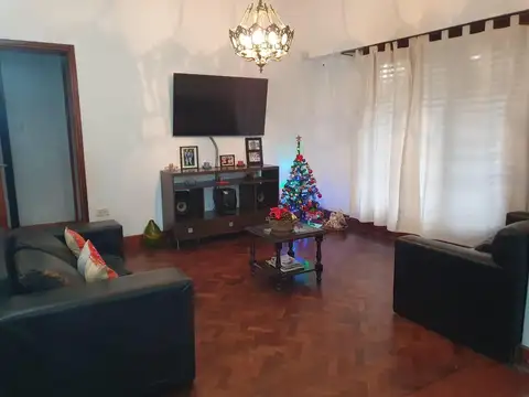 Casa en Venta con 4 cocheras