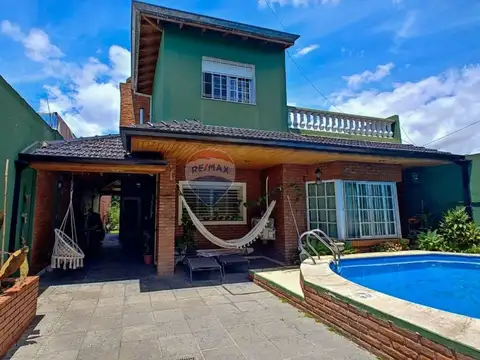 Casa en Venta con 2 cocheras