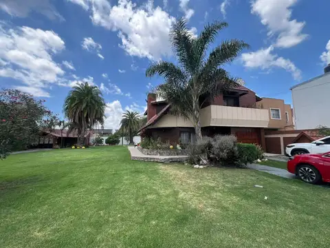 Chalet en amplio lote a la venta en Ituzaingo