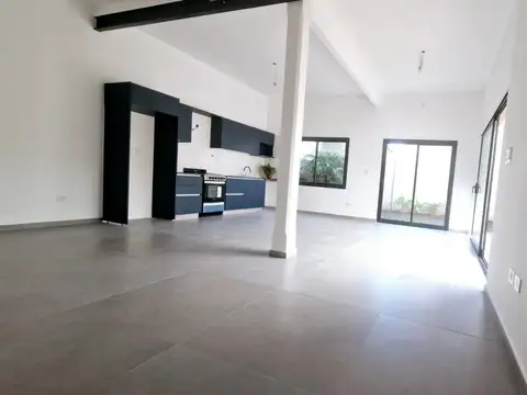 CASA 4 AMB. IMPECABLE A 2 CUADRAS COLEGIO DON BOSCO APTO CRE