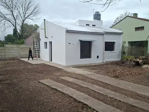 Casa en Alquiler con 2 cocheras