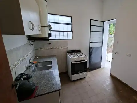 Casa 4 ambientes con 1 baño