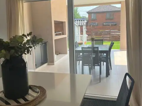 Casa  venta con pileta  Indio Cua APTA CREDITO
