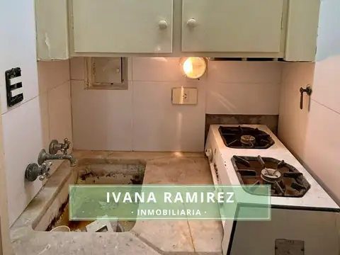 Se vende Monoambiente a refaccionar en Recoleta.