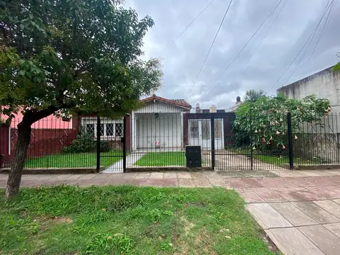 CASA EN VENTA :: 3 AMBIENTES :: UDAONDO