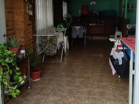 Depto Tipo Casa en Venta en Versalles, USD 180.000