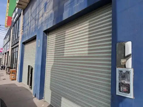 Posibilidad de alquilar local aledaño y planta alta también!